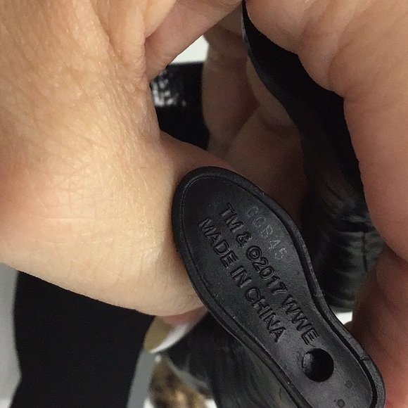 MATTEL WWE ACTION FIGURE THE UNDERTAKER. - Picture 8 of 9